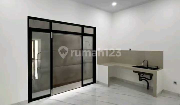 Rumah Cantik Brand New 2 Lantai Siap Huni di Taman Villa Meruya Jakarta Barat