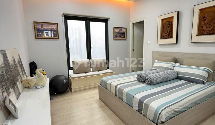 Beautiful 3-Storey Luxury House Ready for Occupancy in Permata Buana, West Jakarta 2