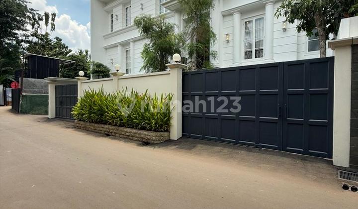 Rumah Mewah Modern Classic Brand New 3 Lantai Siap Huni Kemang Jakarta Selatan
