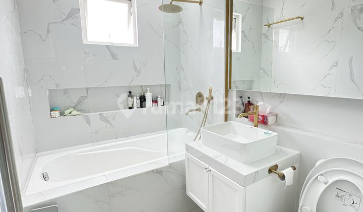 Sell Beautiful 2-Story Furnished House Ready to Live In at Greenlake City Tangerang 2