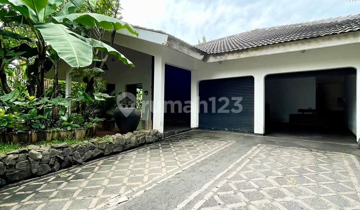 Rumah Mewah Strategis Luas 1054M di Kemang Dalam Jakarta Selatan