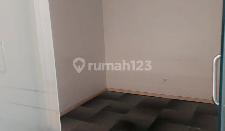 Rent Office Space 257m Semi Furnished In APL Tower Central Park West Jakarta