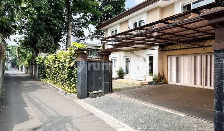 Rumah Bagus Baru Selesai Renovasi 2 Lantai Siap Huni di Kemang Jakarta Selatan