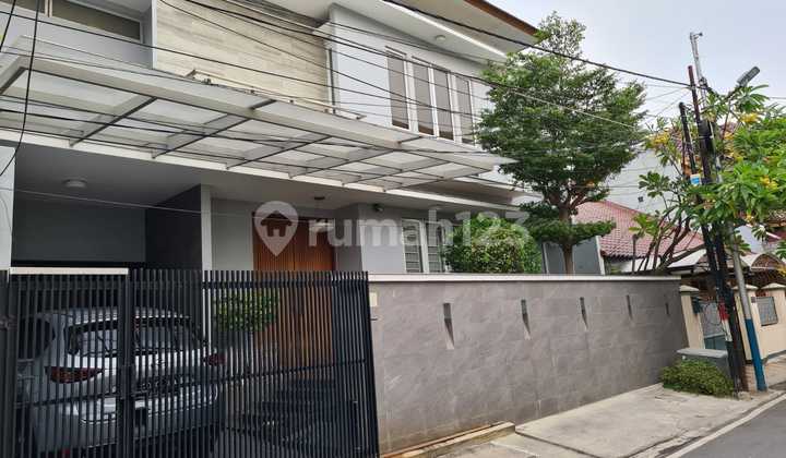 Rumah Cantik Strategis 2 Lantai Siap Huni di Cempaka Putih Jakarta Pusat