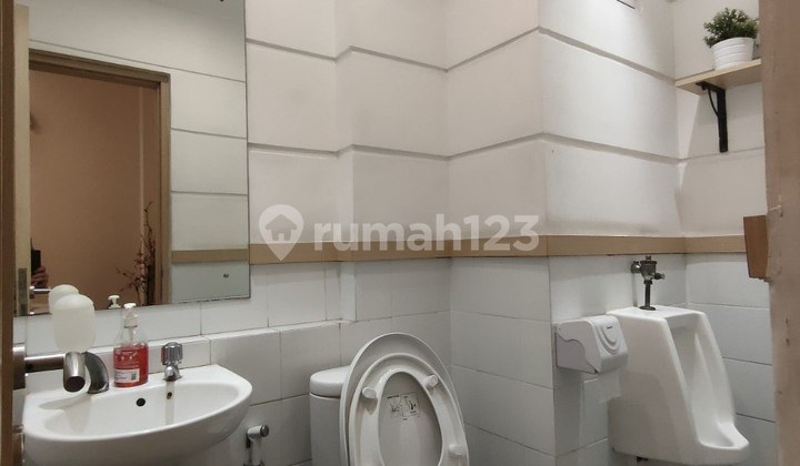 For Sale Strategic GSA 4.5 Floors Furnished Shop House in Central Park, West Jakarta 2