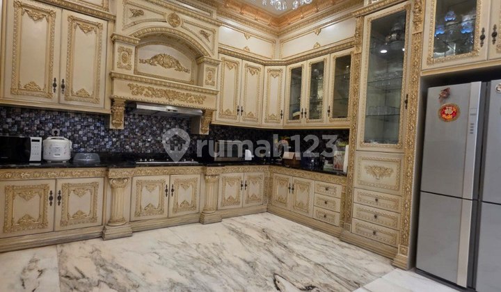 Rumah Mewah Classic Luxury Furnished Siap Huni di Pluit Jakarta Utara 2