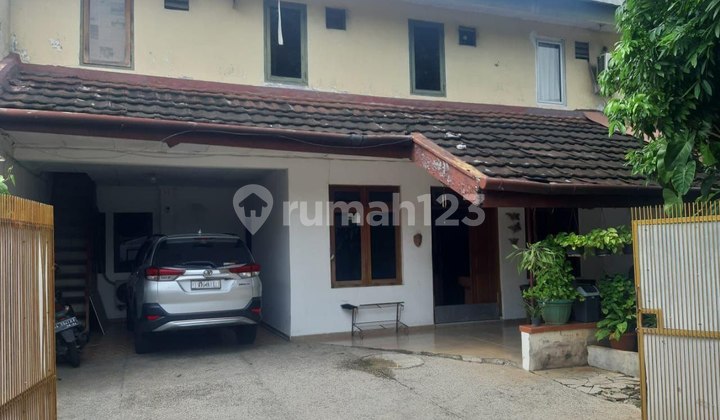 Dijual rumah 2 lantai di radio dalam kebayoran baru Jaksel