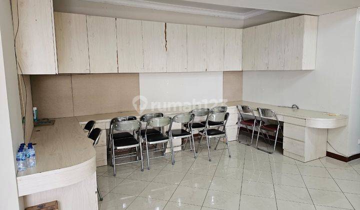 Dijual Apartemen Taman Anggrek 3 BR Furnished 2