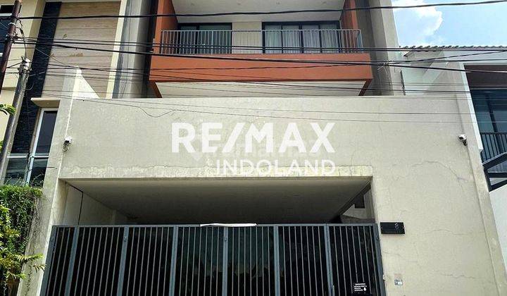 Dijual Rumah Modern Tropis Minimalis di Komplek Perumahan Pulomas Jaya 1