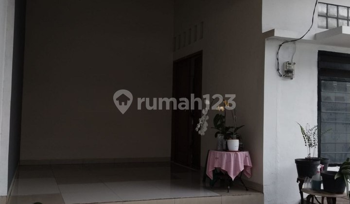 Jual Cepat Rumah 1,5 Lantai Siap Huni di Komplek Taman Meruya Ilir 2