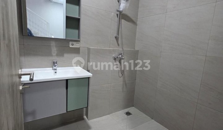 Dijual Rumah 2 Lantai Siap Huni di Kawasan Favorit Sunrise Garden 2