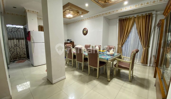 For Sale Beautiful 2.5-Story Move-In Ready House in Jagakarsa, South Jakarta 2