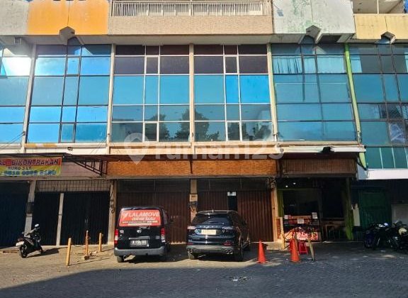 For Rent: 4-Story Row Shop, Strategic Location in Srengseng, Kembangan For Rent: 4-Story Row Shop, Strategic Location in Srengseng, Kembangan