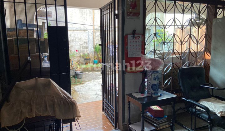 Rumah Luas di Kedoya Raya, Jakarta Barat