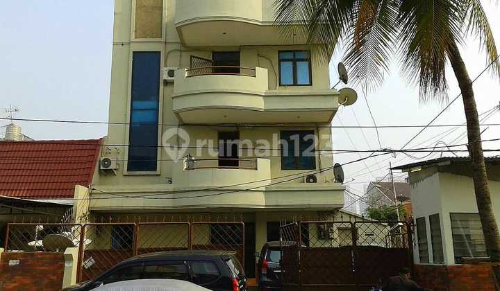 Dijual Rumah + Kost Produktif 40 Kamar Strategis di Grogol 2