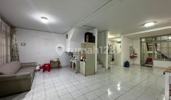 Dijual Rumah 2 Lantai Komplek Taman Ratu Jakarta Barat