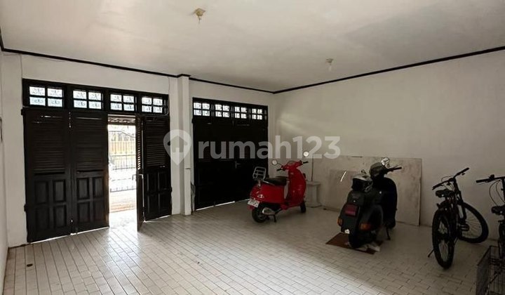 For Sale: Spacious 2-Story House Priced Below NJOP, Limo, Cinere Depok Location 2