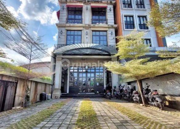 Di Jual Murah Gedung Baru Strategis Bergaya Industrial 1