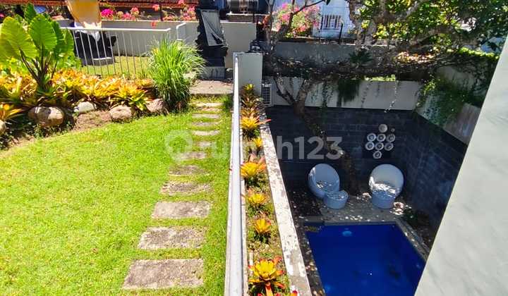 Beachside Villa with 4 Bedrooms for Rent in Sanur Area Beachside Villa with 4 Bedrooms for Rent in Sanur Area