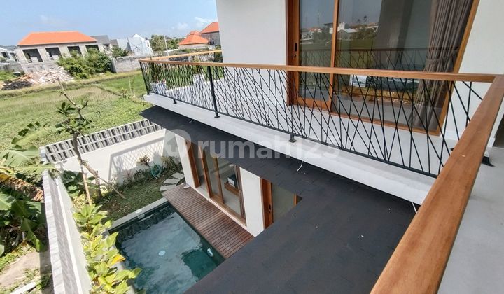 Villa Merek Baru Disewakan dengan Pemandangan Sawah Villa Merek Baru Disewakan dengan Pemandangan Sawah