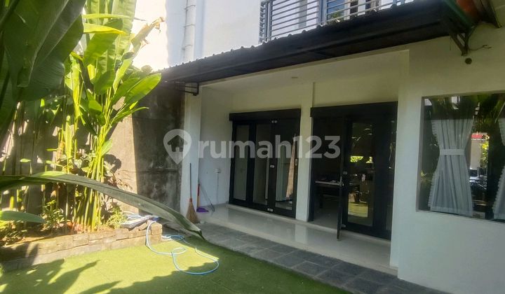 House For Rent In Kerobokan with 3 Bedrooms and One Gate System
