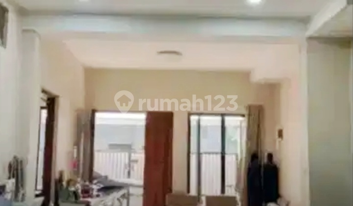 Rumah 2 Lantai Tidak Jauh Dari Jalan 2 Mobil di Tebet