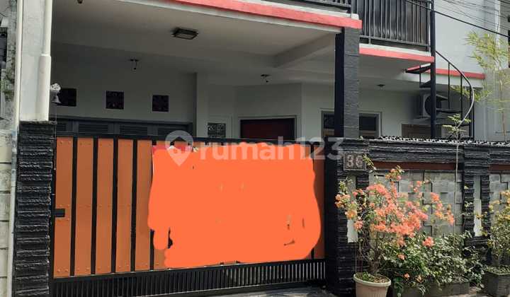 2-Storey Furnished House with Front Garden in Tebet 2-Storey Furnished House with Front Garden in Tebet