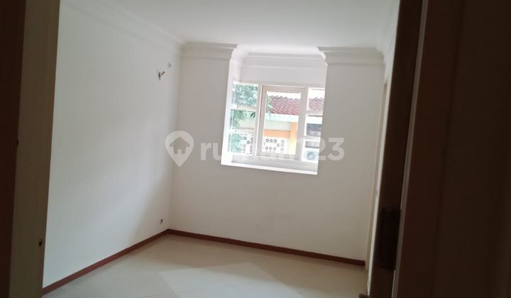House Fully Renovated and Spacious in Tebet 2