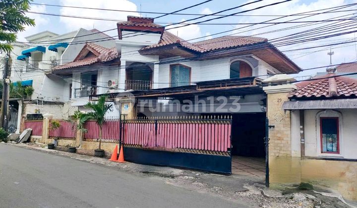 Rumah 2 Lantai Akses Jalan Lebar di Tebet