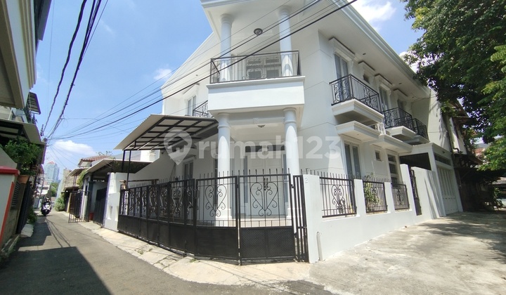 Rent- Rumah Modern Bagus Depan Taman Di Tebet 1