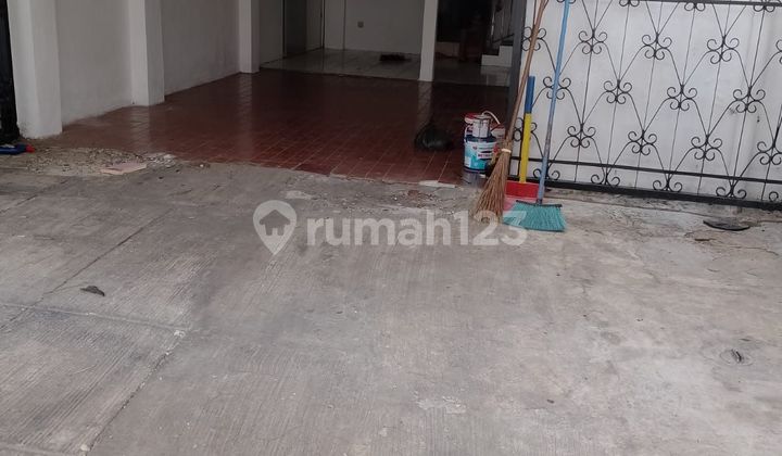 House Suitable for Office, 2 Car Wide Street in Tebet 2