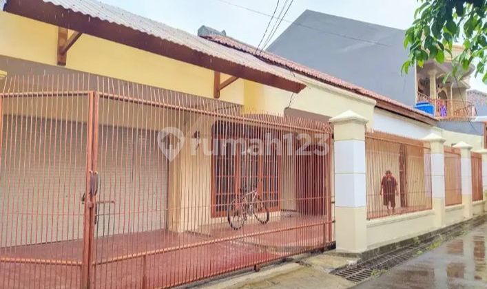 Rumah Luas di Tebet Hunian Nyaman Rumah Luas di Tebet Hunian Nyaman