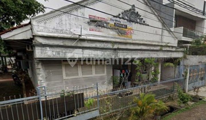 Rumah Lama Hitung Tanah Akses Jalan Lebar di Tebet