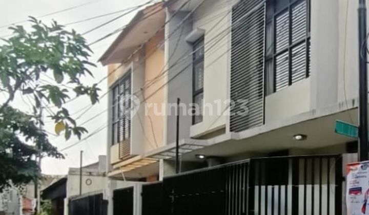 Minimalist House in Tebet Minimalist House in Tebet