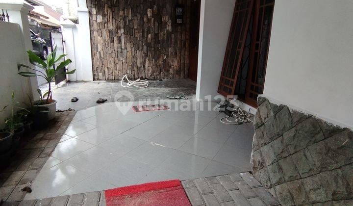 Rumah 4 Kamar Jalan 2 Mobil pas di Tebet 2