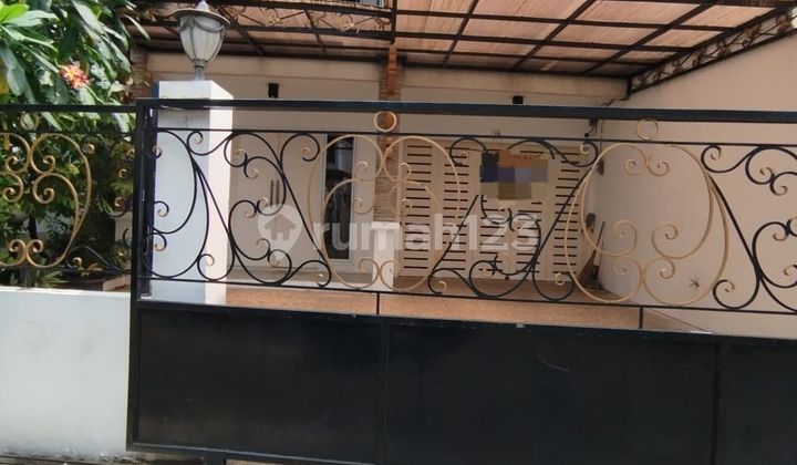 Rumah 2 Lantai di Tebet Modern dan Siap Huni Rumah 2 Lantai di Tebet Modern dan Siap Huni