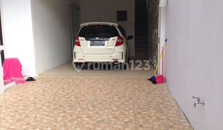 2-Storey House in Tebet Modern and Move-In Ready 2