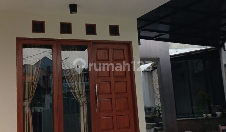 Newly Renovated 2-Story House in Tebet 2