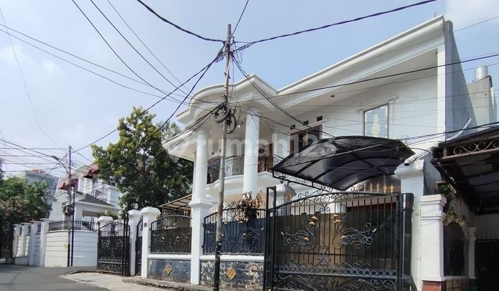Rumah Besar Jalan Lebar di Tebet