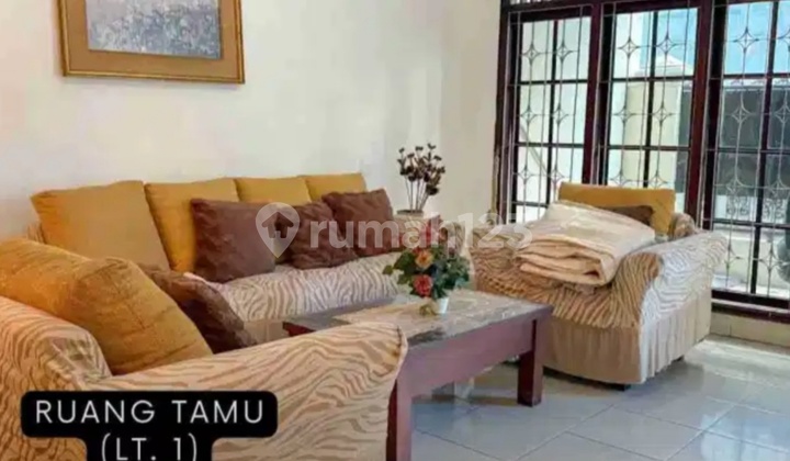 Rumah 2 Lantai Furnish di Tebet 2