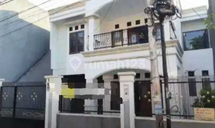 Rumah 2 Lantai Sudah Renovasi Siap Huni Rumah 2 Lantai Sudah Renovasi Siap Huni