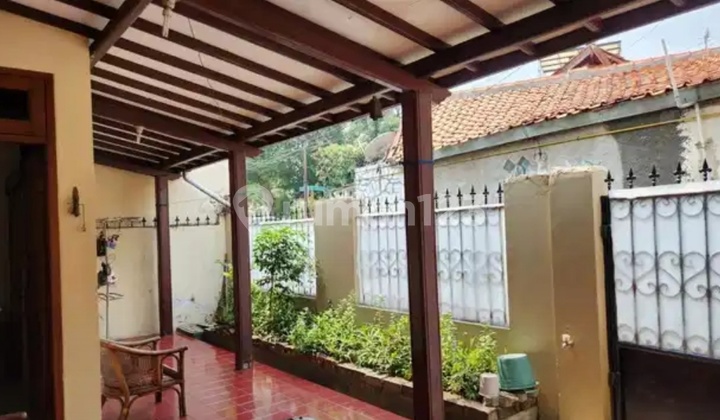 Rumah Terawat Dekat Taman Di Tebet 2