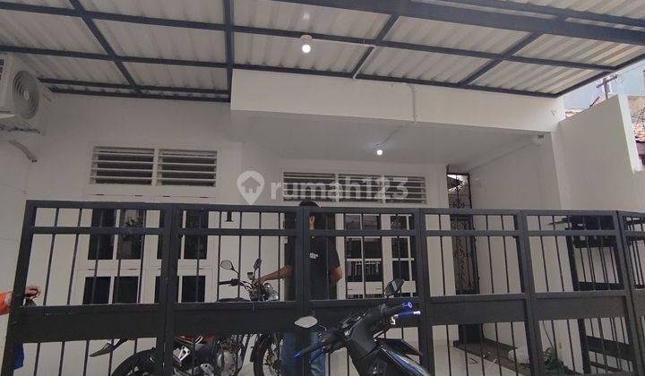 Rumah 2 Lantai Baru Di Renovasi Di Tebet 1