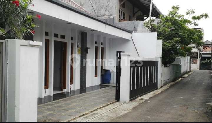 Rumah Nyaman dan Bagus di Tebet 1