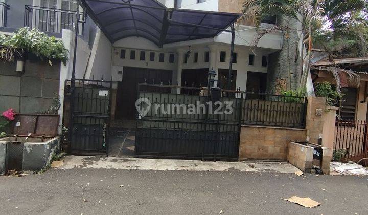 Rumah 2 Lantai Depan Taman Di Tebet 1