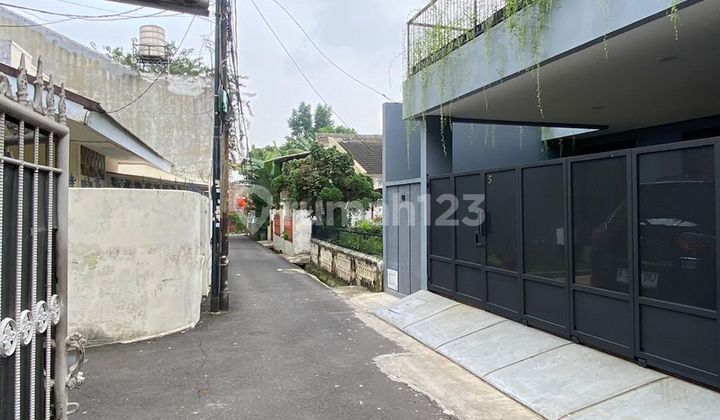 House with Many Rooms Can Be Used as Office or Dormitory in Tebet 2