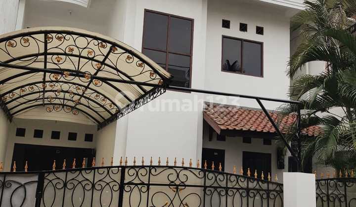 Rumah 2 Lantai Bagus di Tebet