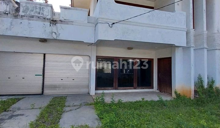 Large 2-Story House Needs Renovation in Tebet Large 2-Story House Needs Renovation in Tebet