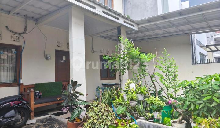 Rumah Akses Jalan 2 Mobil di Tebet 2