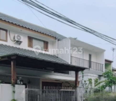 House with Access for 2 Cars in Tebet